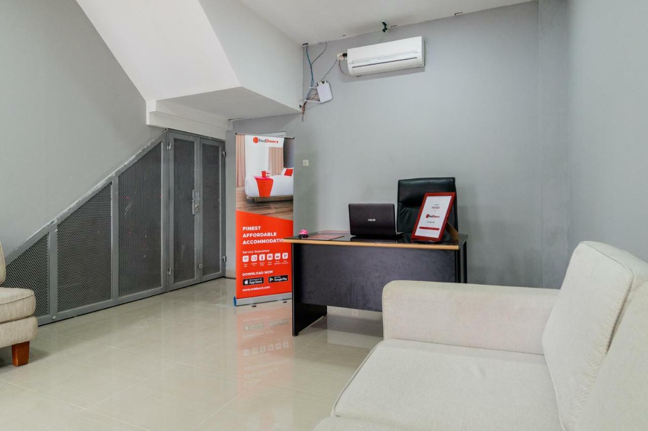 Reddoorz Near Plaza Atrium Senen Jacarta Exterior foto
